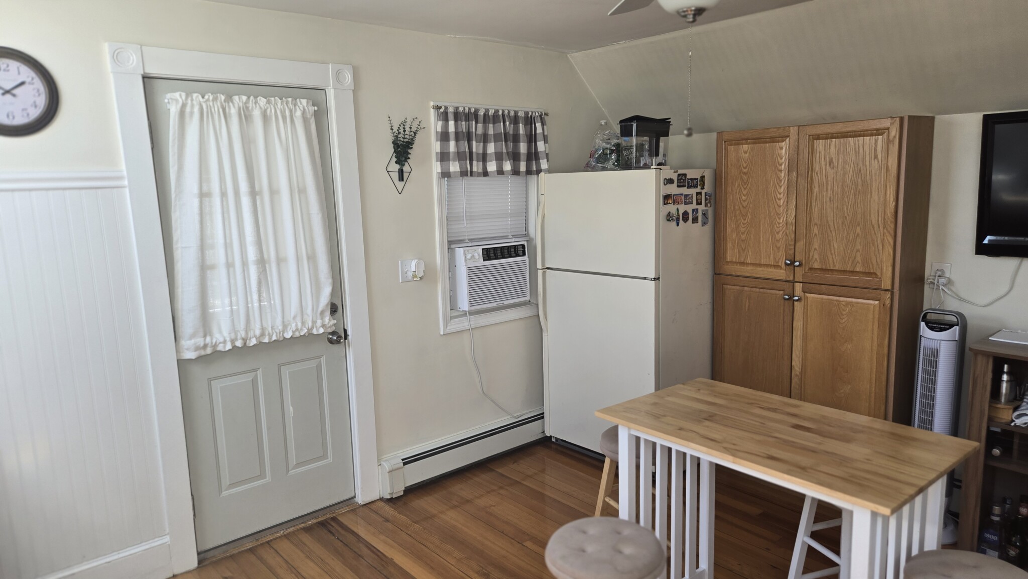1 bed, 1 bath apartment for rent at 146 Hillside Rd Unit 3, Watertown — photo 4 of 9
