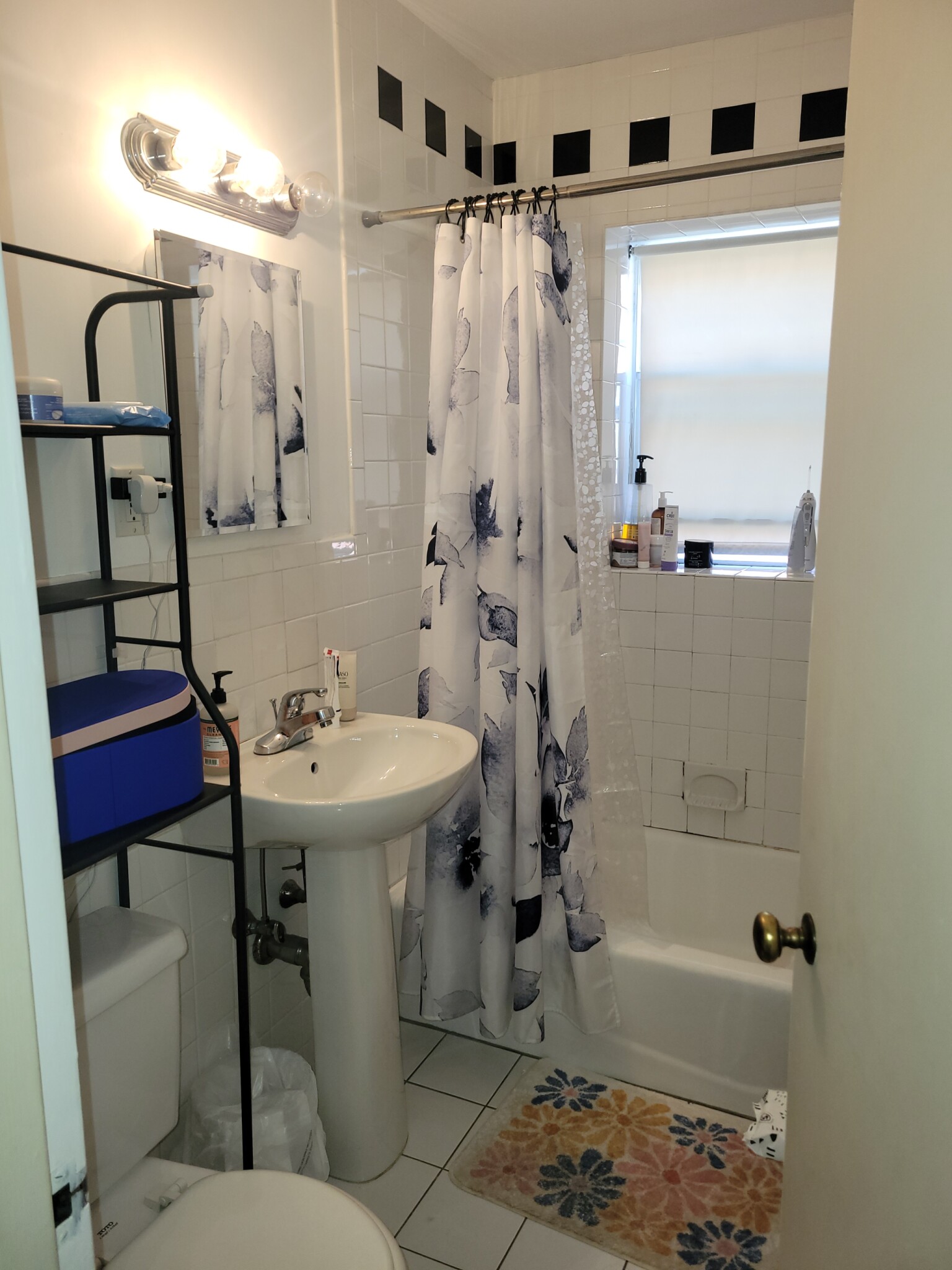 2 bed, 1 bath apartment for rent at 497 Centre St Unit 2, Newton Corner — photo 8 of 10