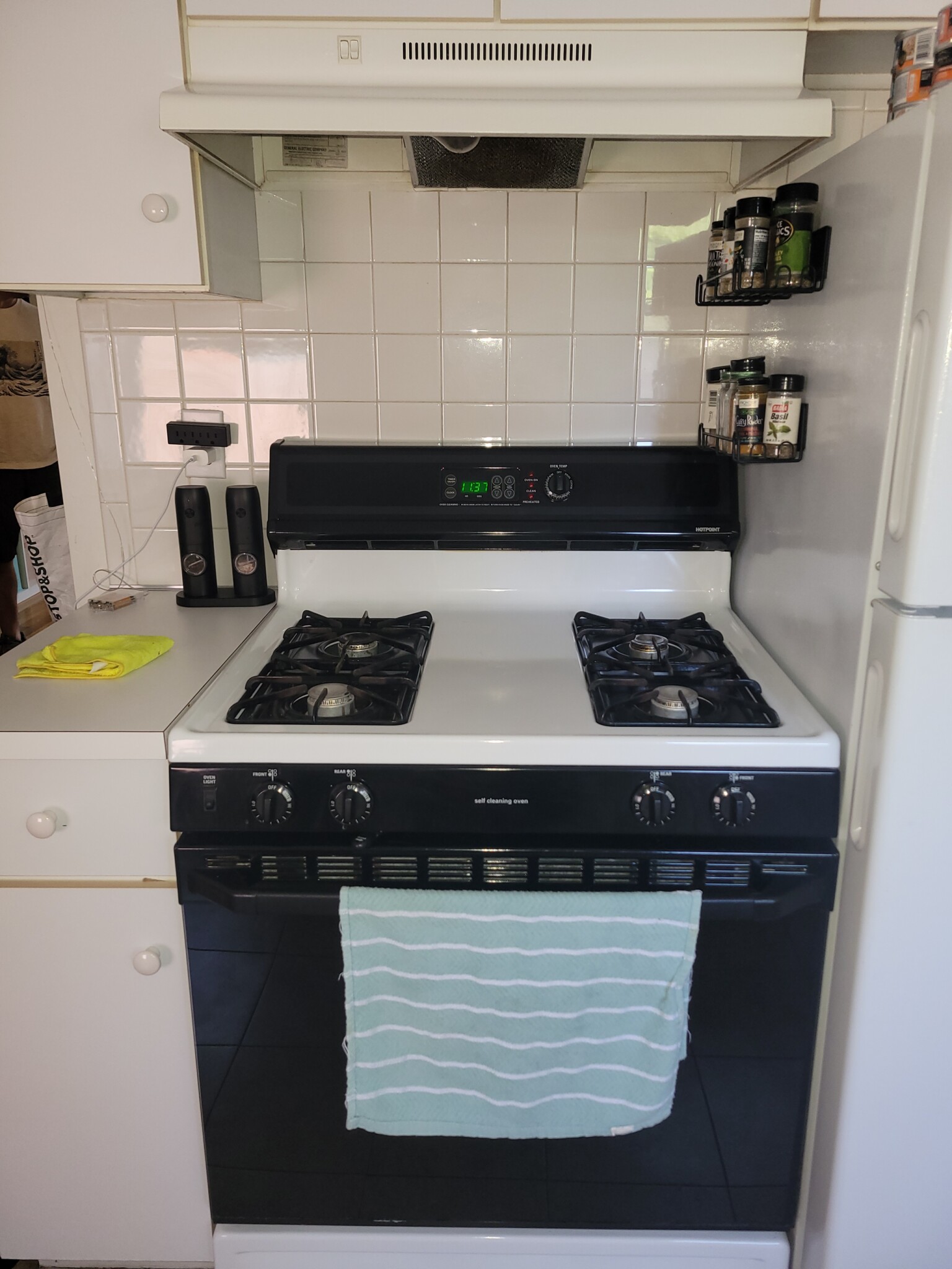 2 bed, 1 bath apartment for rent at 497 Centre St Unit 2, Newton Corner — photo 3 of 10