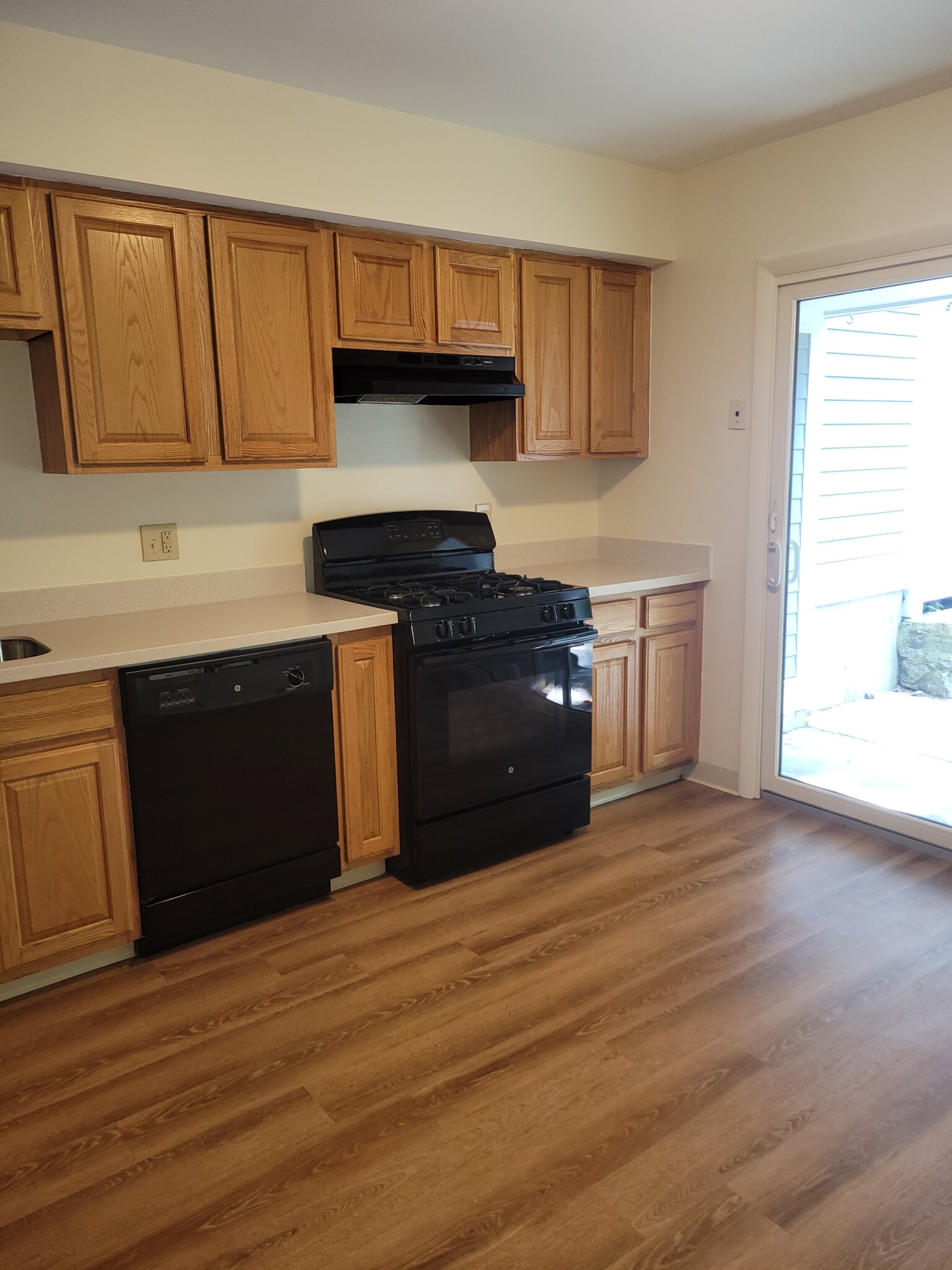 3 bed, 2.5 bath apartment for rent at 54 Hamlet St Unit 1, Thompsonville — photo 5 of 23