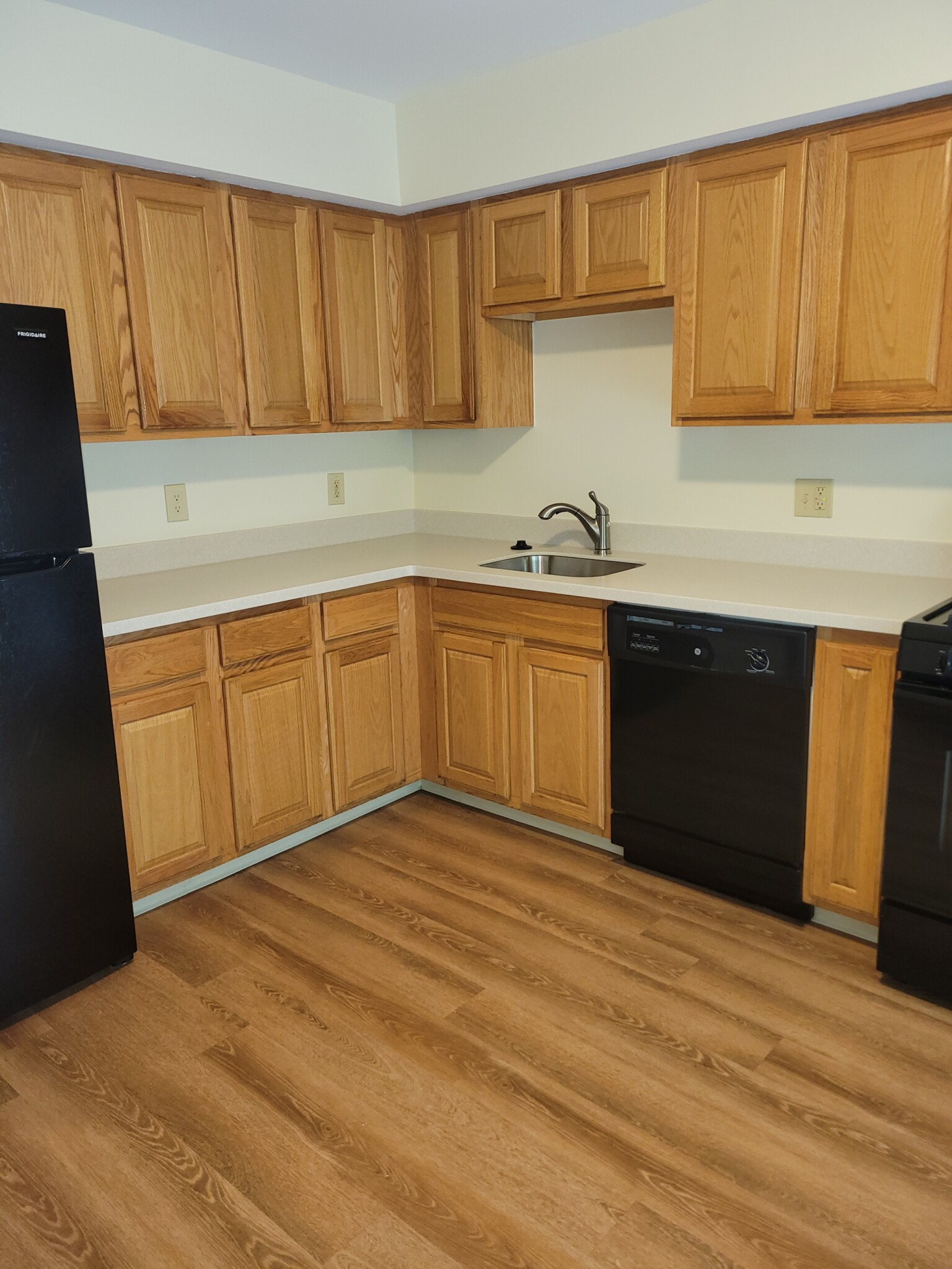 3 bed, 2.5 bath apartment for rent at 54 Hamlet St Unit 1, Thompsonville — photo 6 of 23