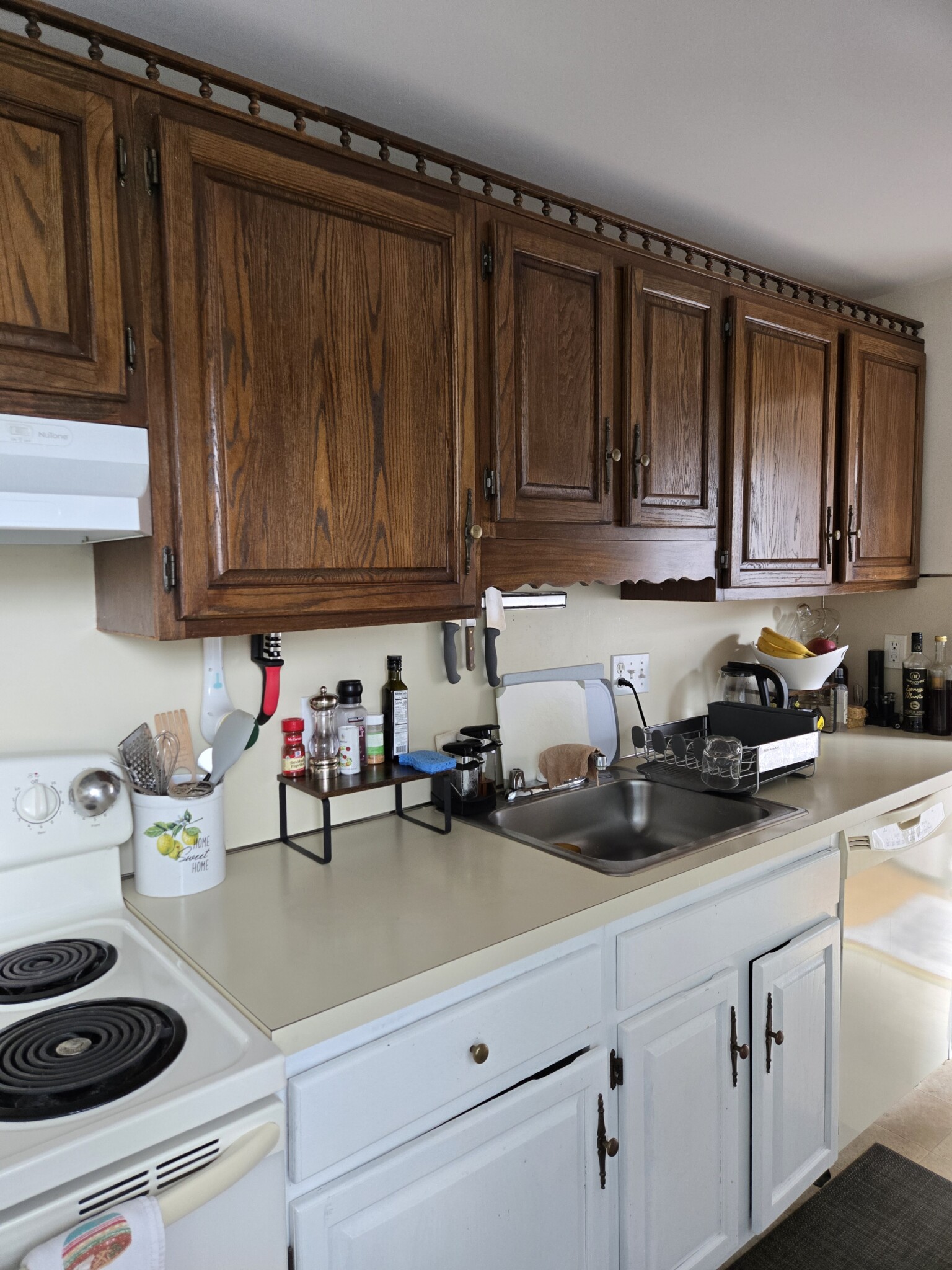 2 bed, 2.5 bath apartment for rent at 21 Rustic St Unit 1, Nonantum — photo 3 of 38