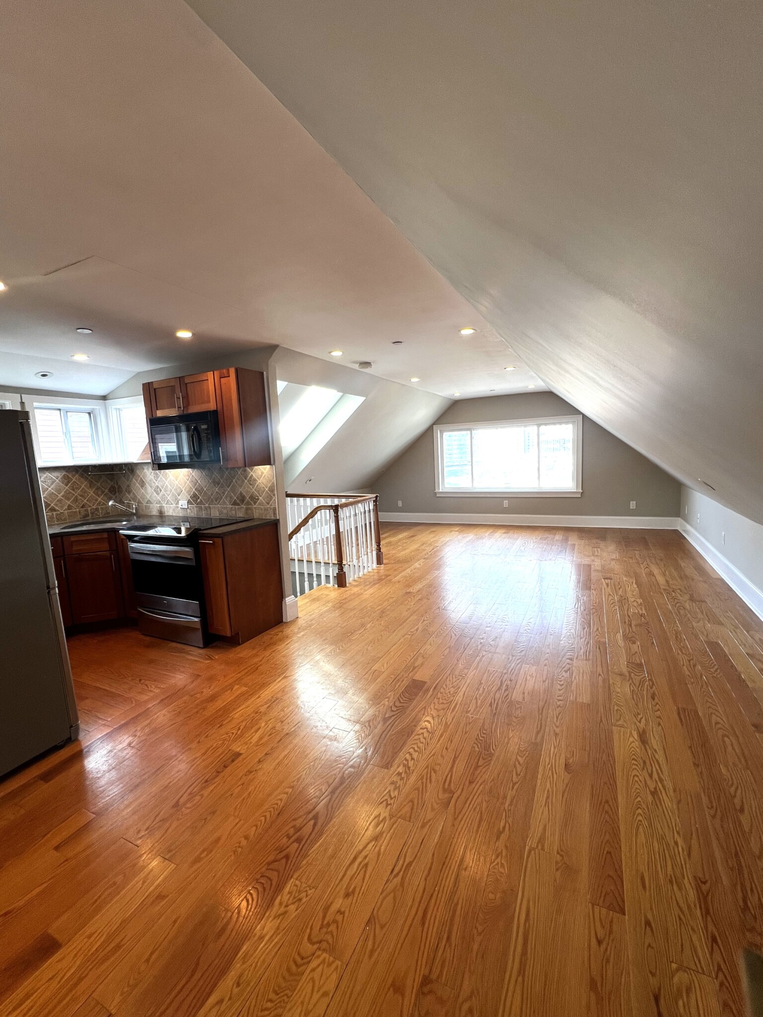 180 Hillside St, Mission Hill