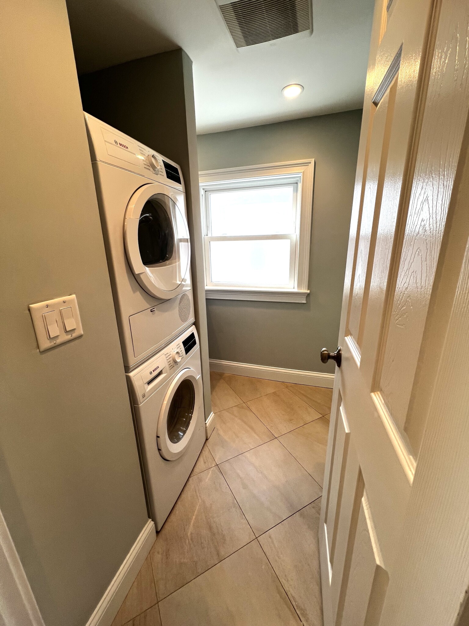 180 Hillside St, Mission Hill