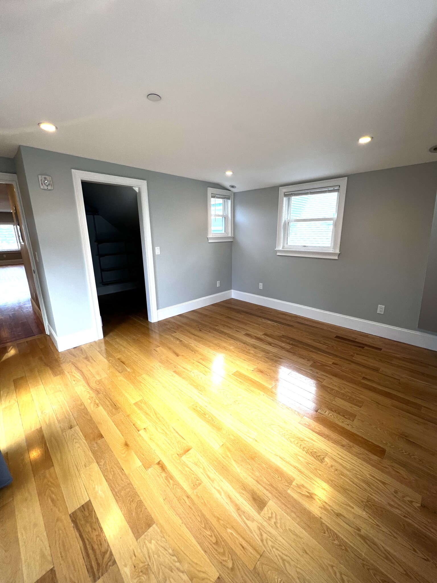 180 Hillside St, Mission Hill