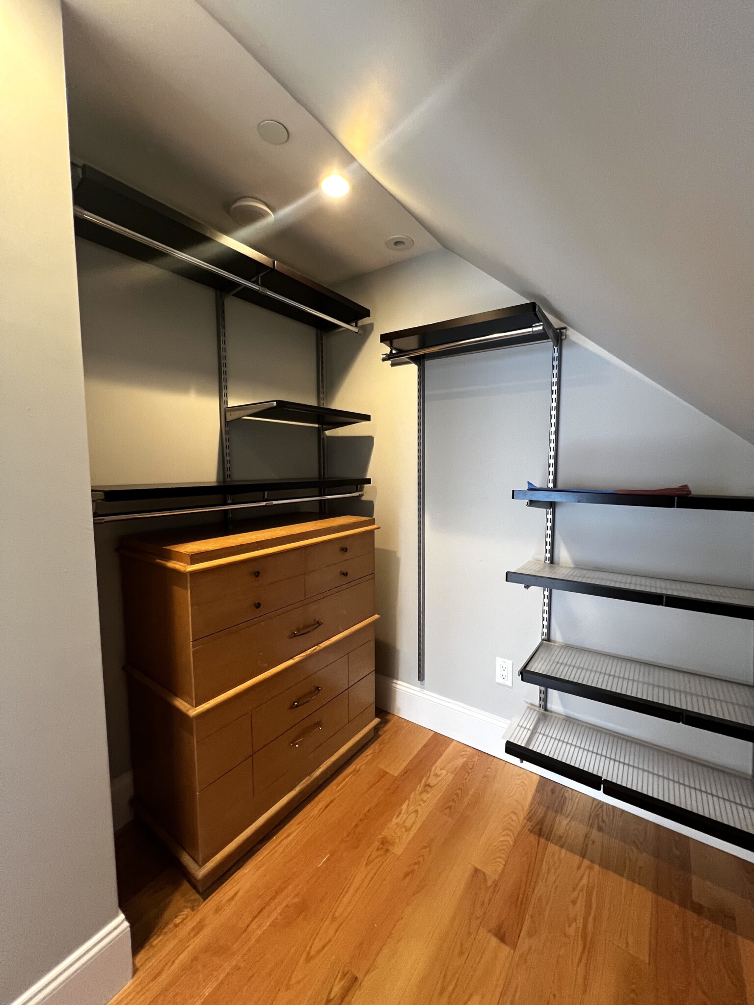 180 Hillside St, Mission Hill