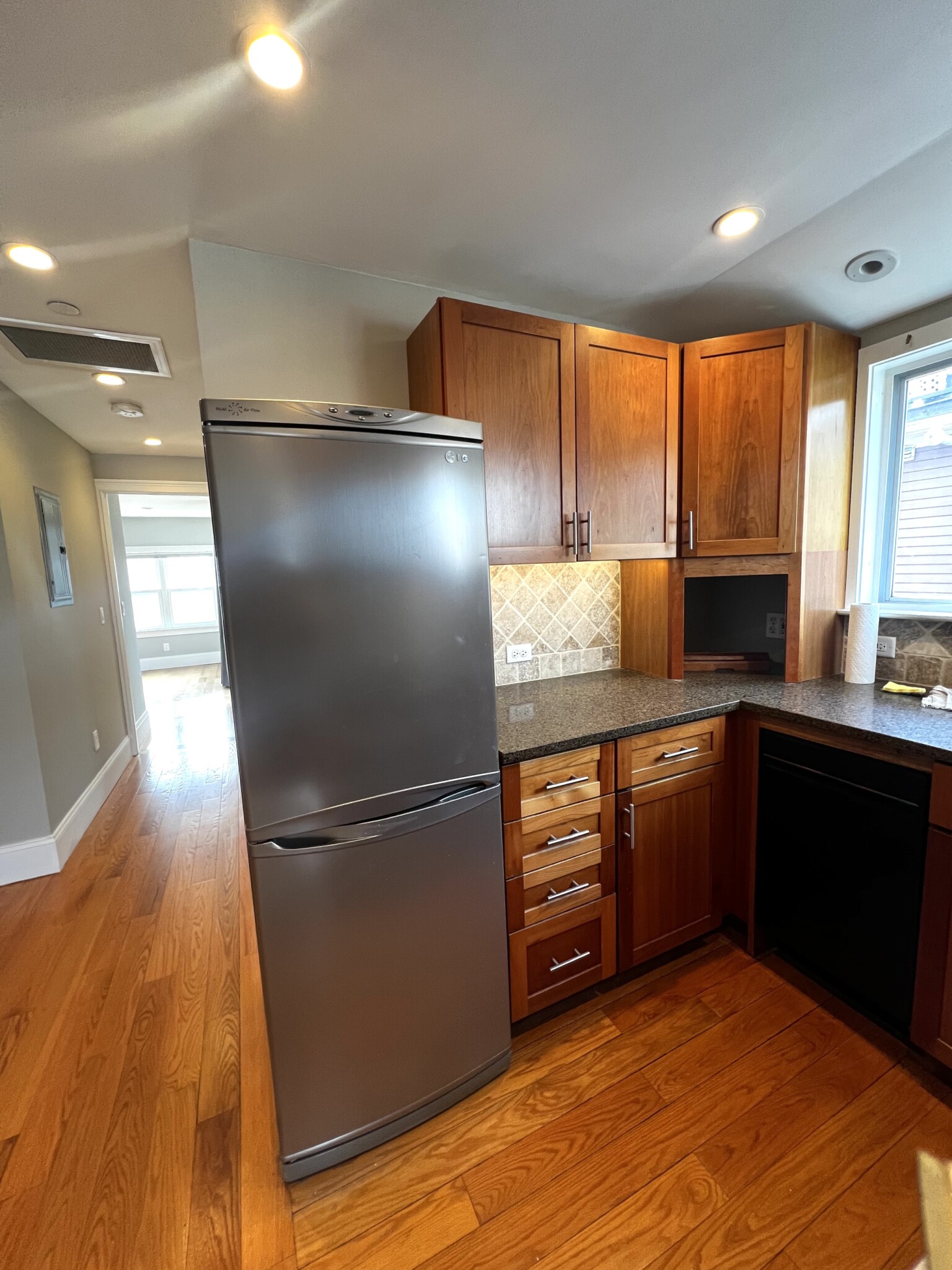 180 Hillside St, Mission Hill