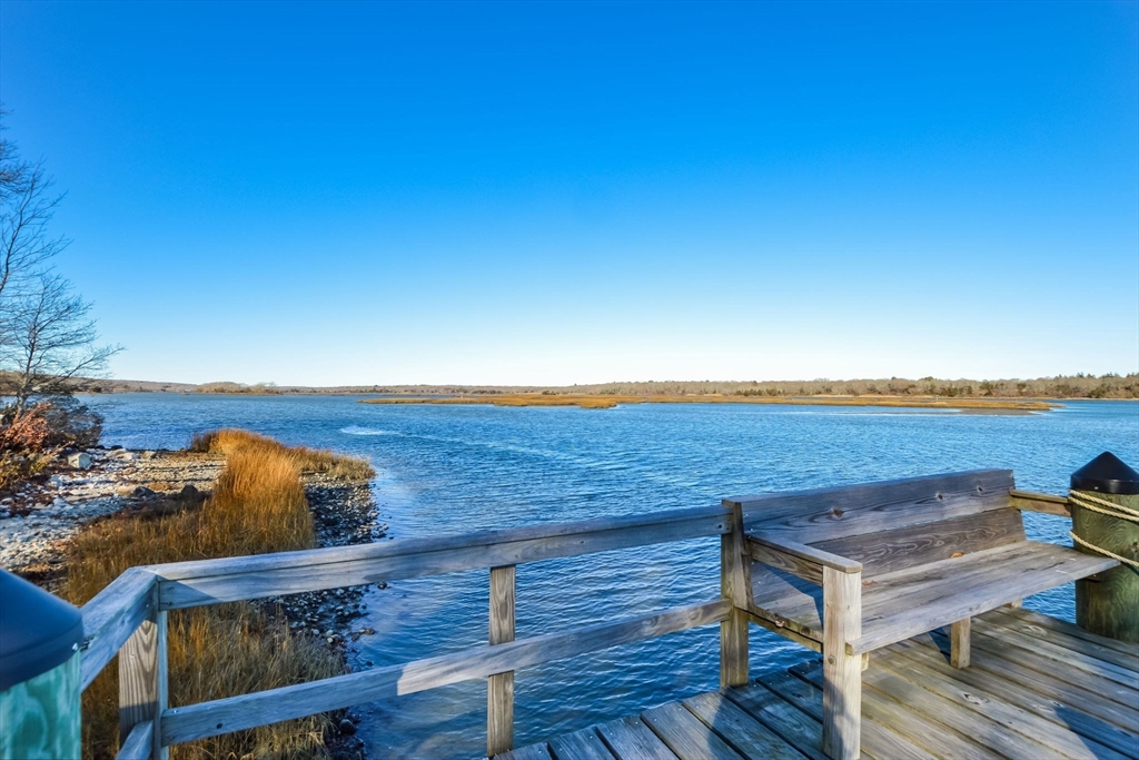 1 Puddingstone Ln, Acoaxet