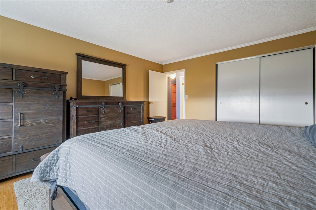 3 Summit Dr, Reading