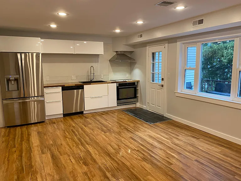 43 Jacobs Ter, Oak Hill