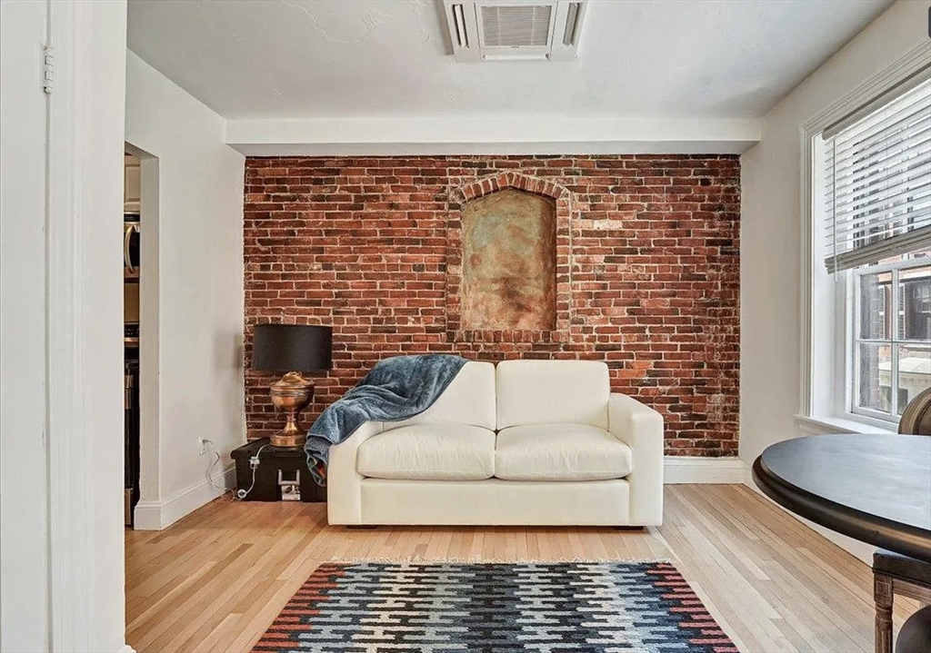 130 Myrtle St, Beacon Hill