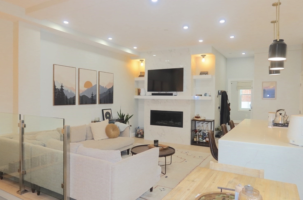 94 Bunker Hill, Charlestown