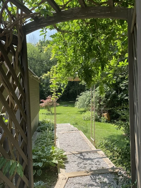 4 Chestnut St, Hopkinton