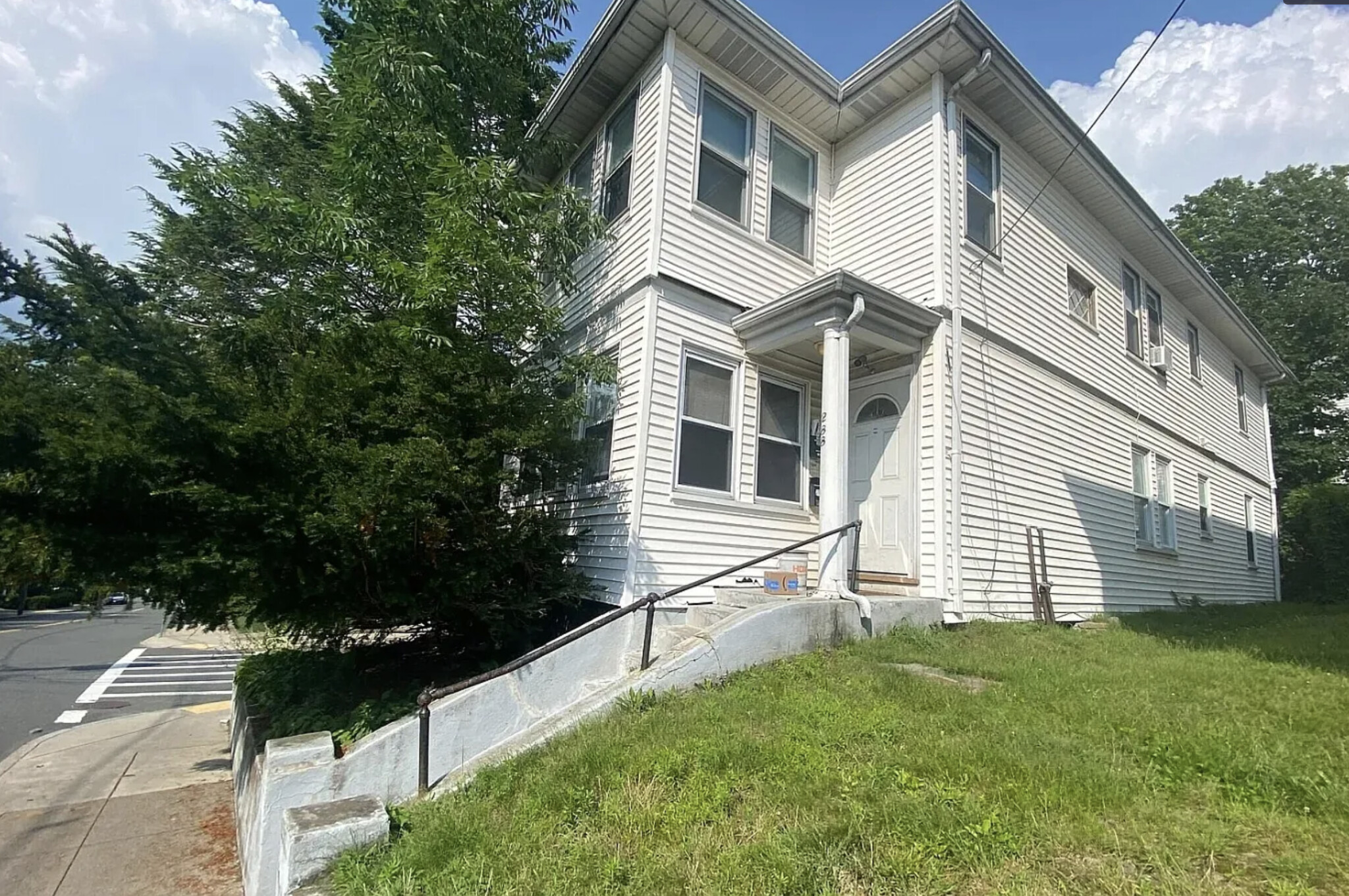 289 Foster, Brighton