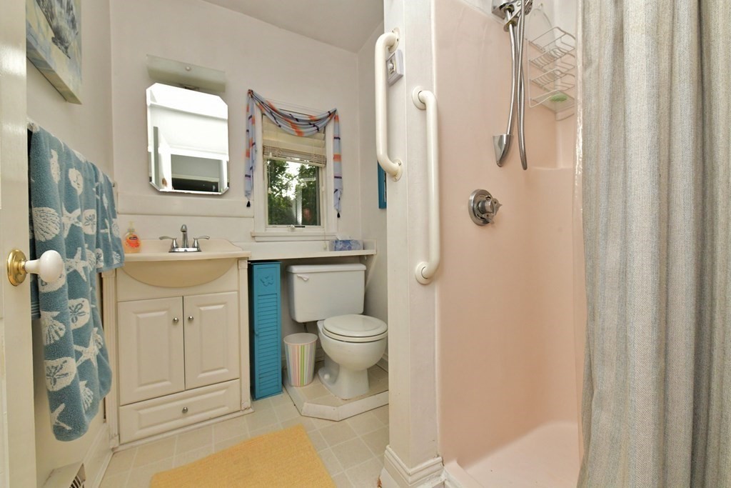 208 Standish Rd, Sagamore Beach