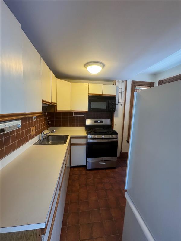 94 College Ave, Tufts