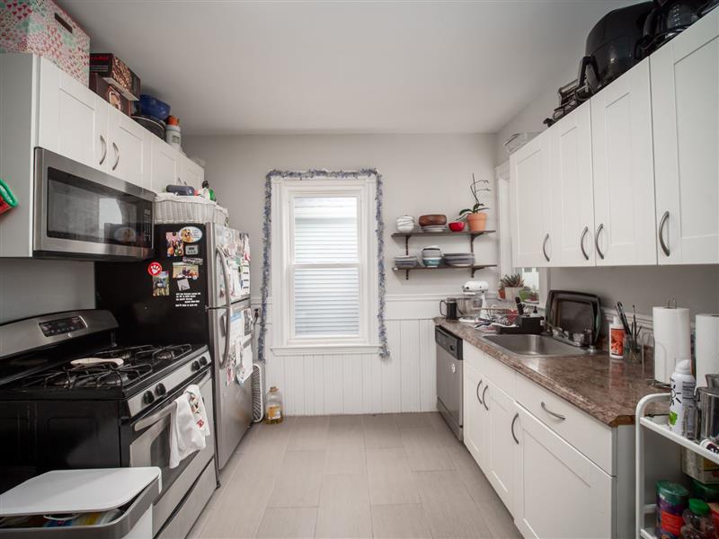 81 Bristol Rd, Medford