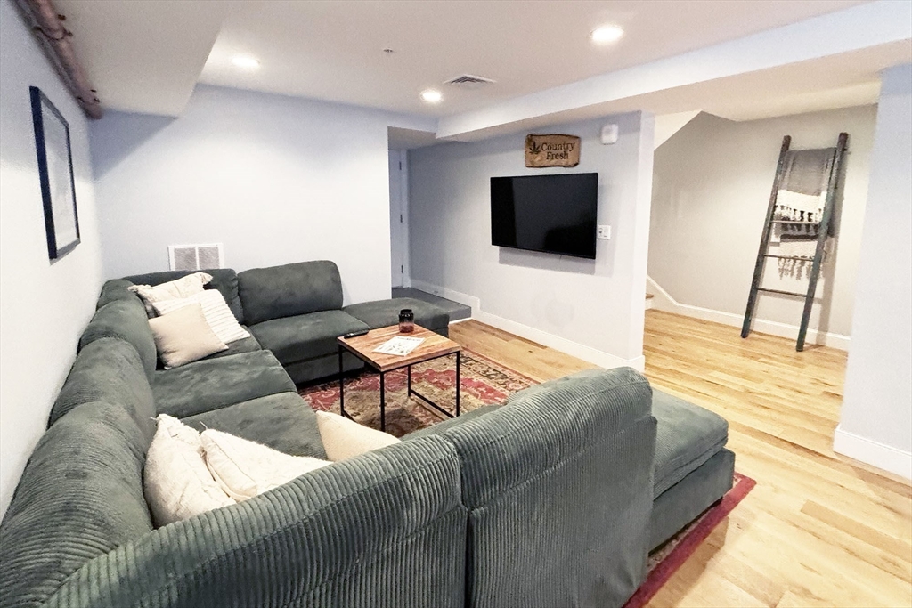 335 Maverick St, East Boston