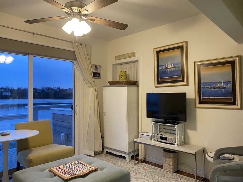 31 Hampton Cir, Hampton Hill