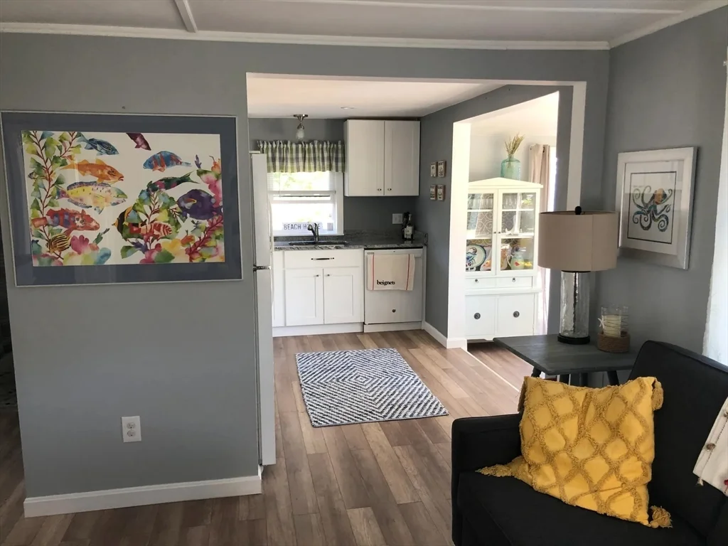 16 Cricket Ln, Rexhame