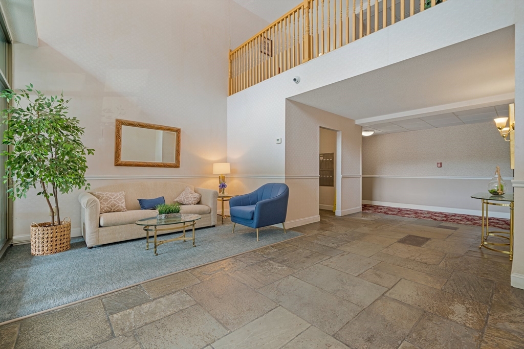 3 Summit Dr, Reading