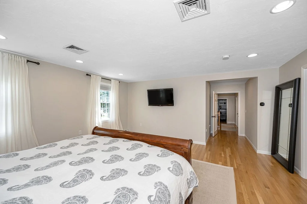 4 Nashoba Dr, Chelmsford