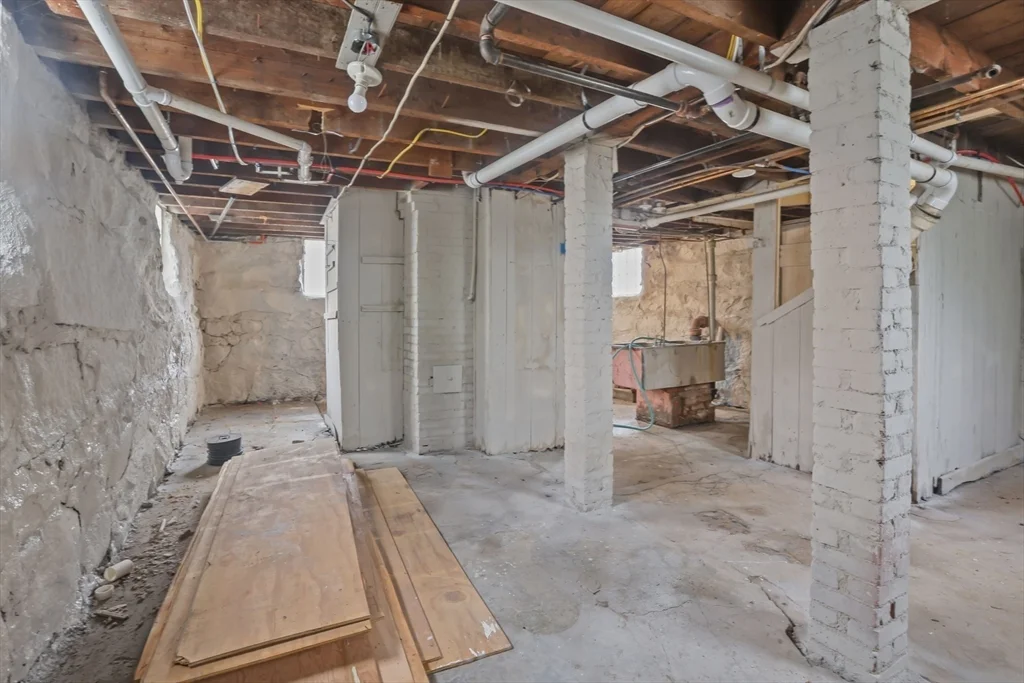 6 Coffin Avenue Ct, New Bedford