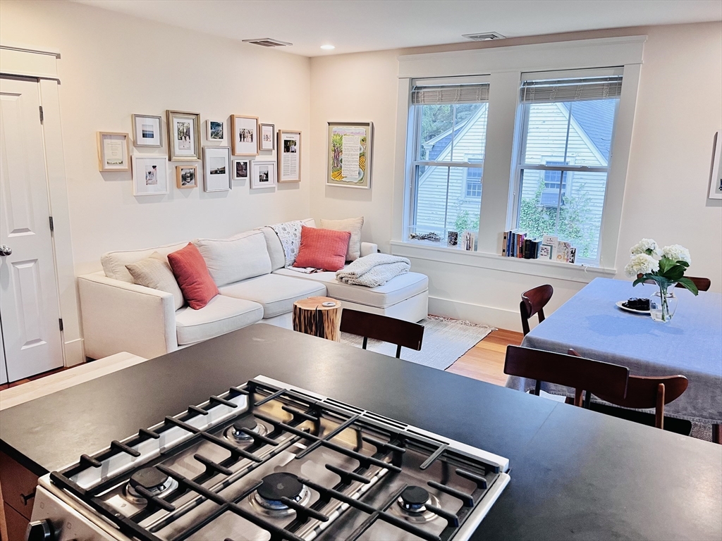 44 Rockview St, Jamaica Plain