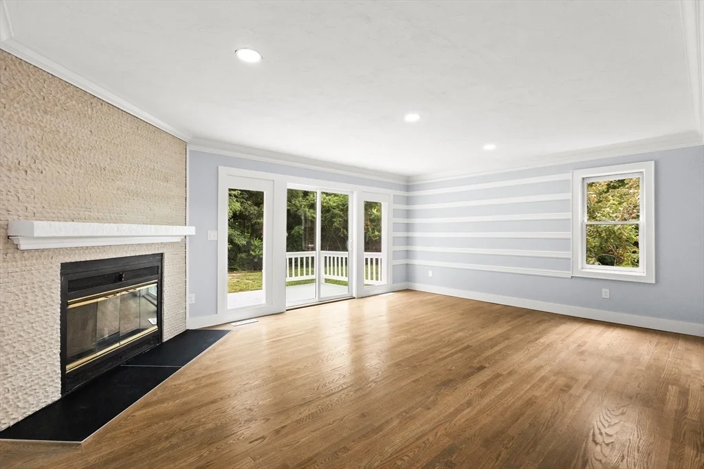 24 Country Club Dr, Plymouth