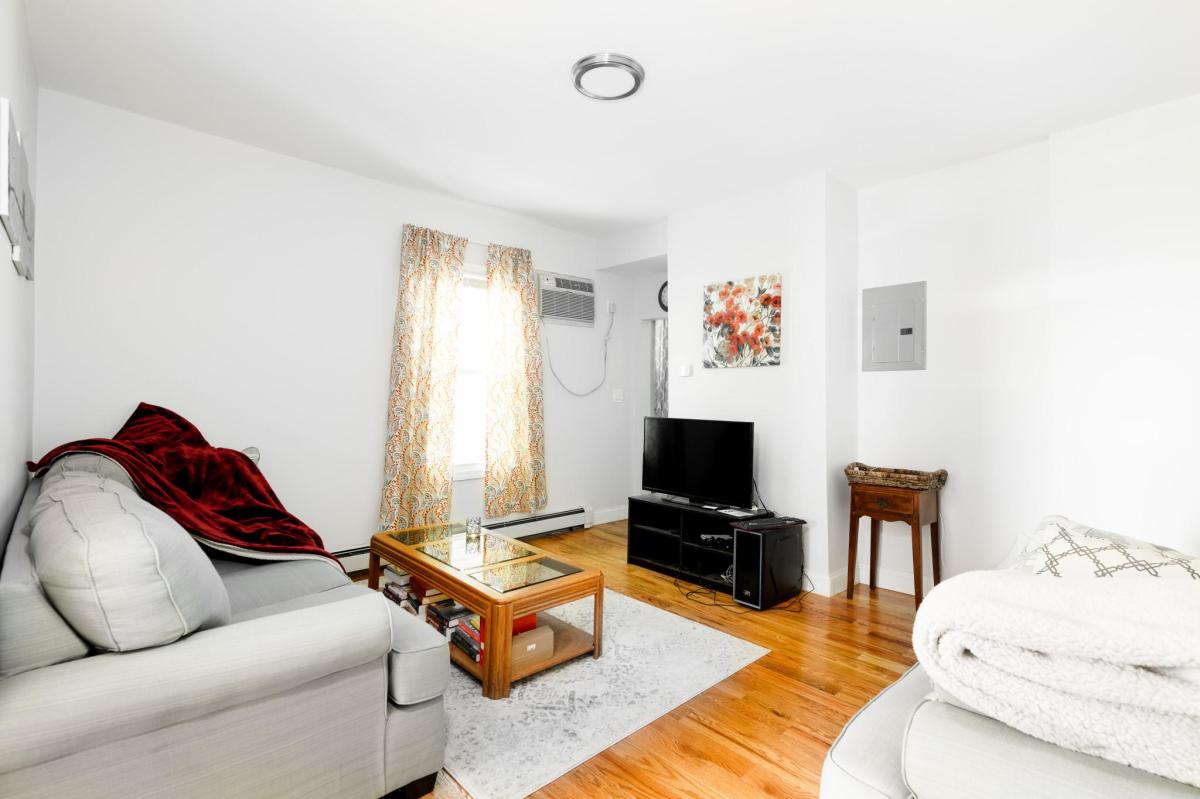 417 Cardinal Medeiros Ave, Wellington-Harrington