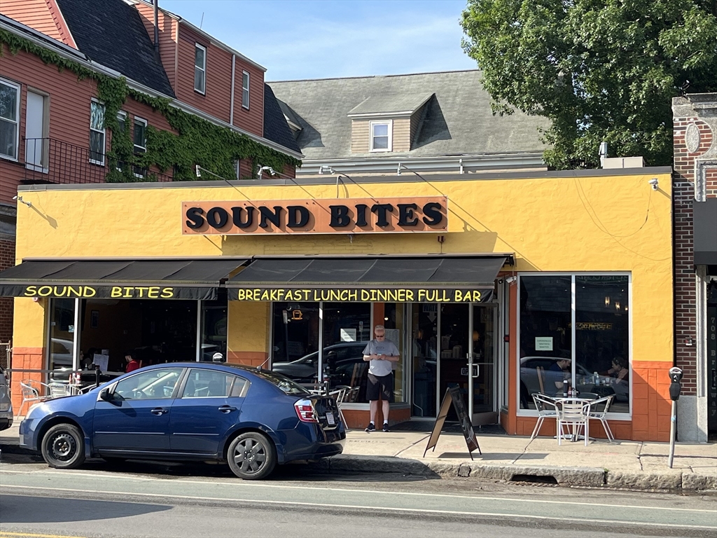 108 Bristol Rd, Somerville