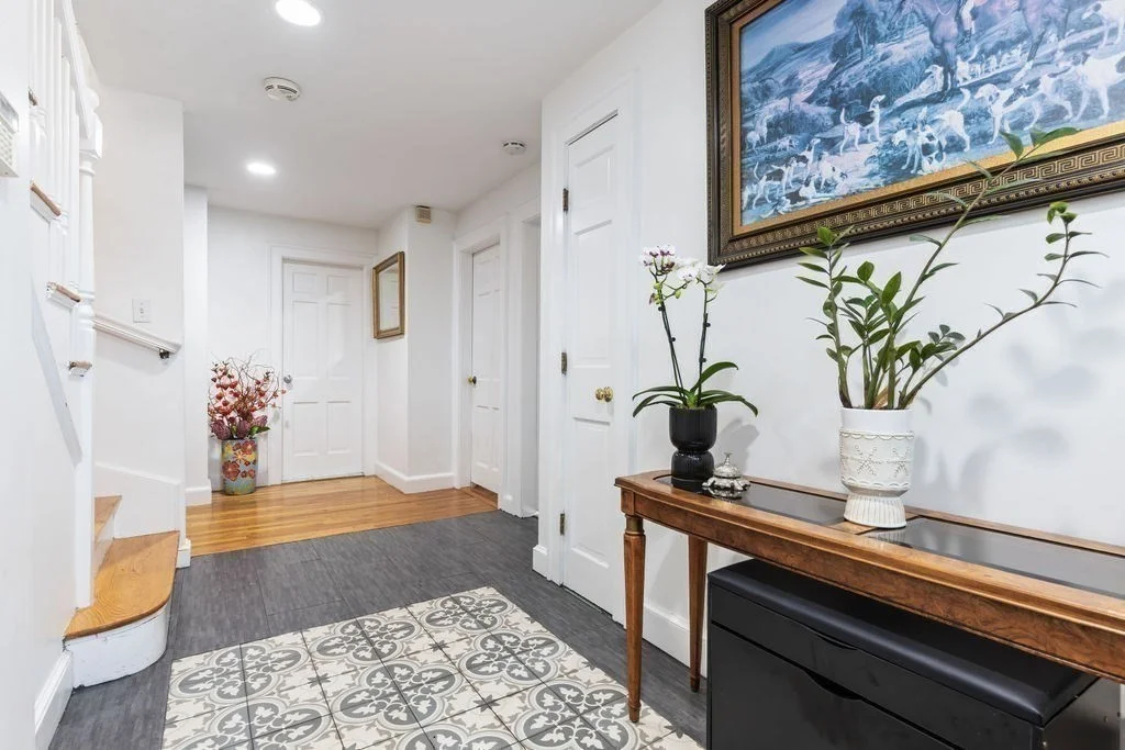 542 Commonwealth Ave, Newton