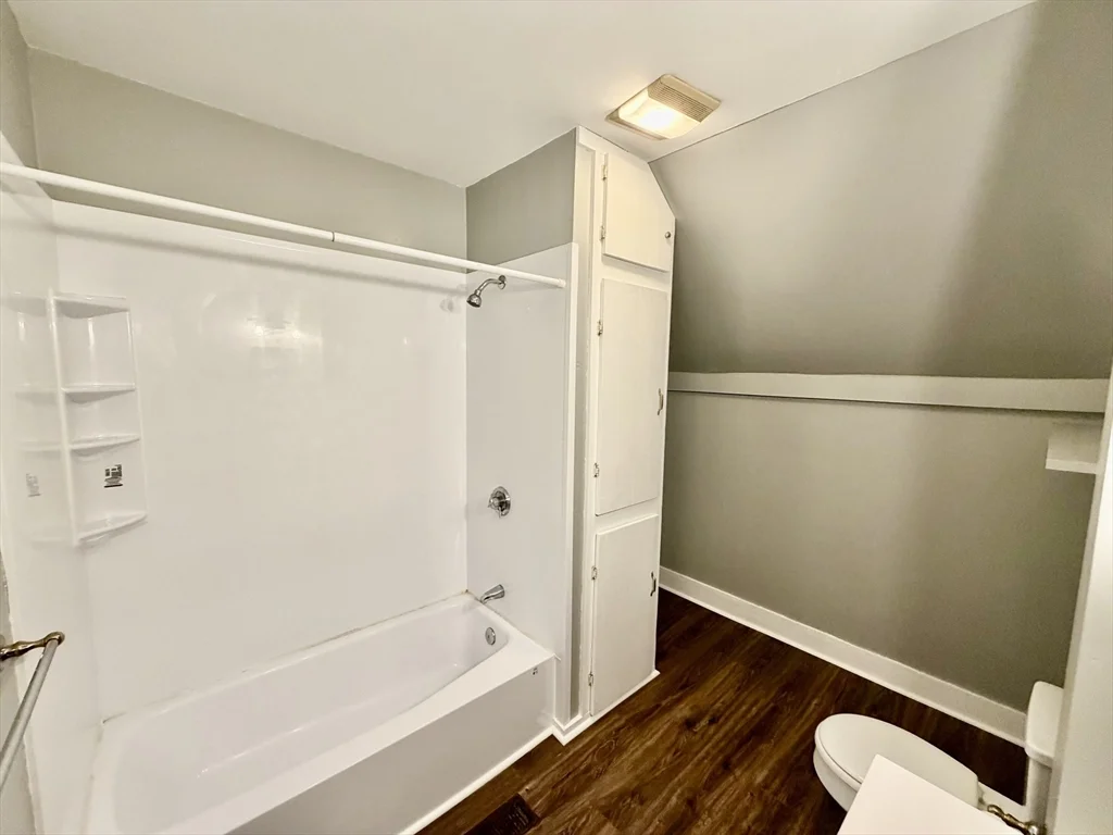 86 Maplewood Ave, Gloucester