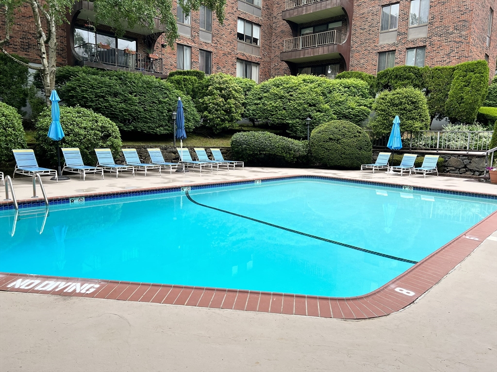 1006 Paradise Rd, Swampscott