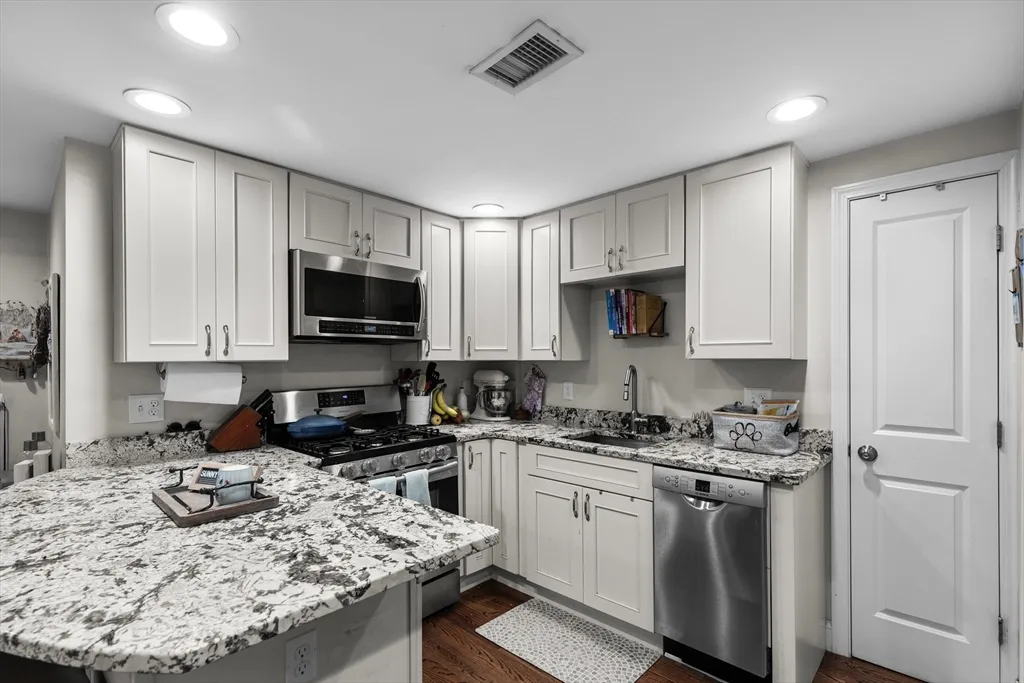 297 D St, South Boston