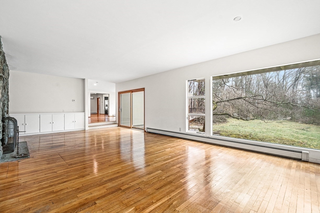 583 Gay St, Westwood