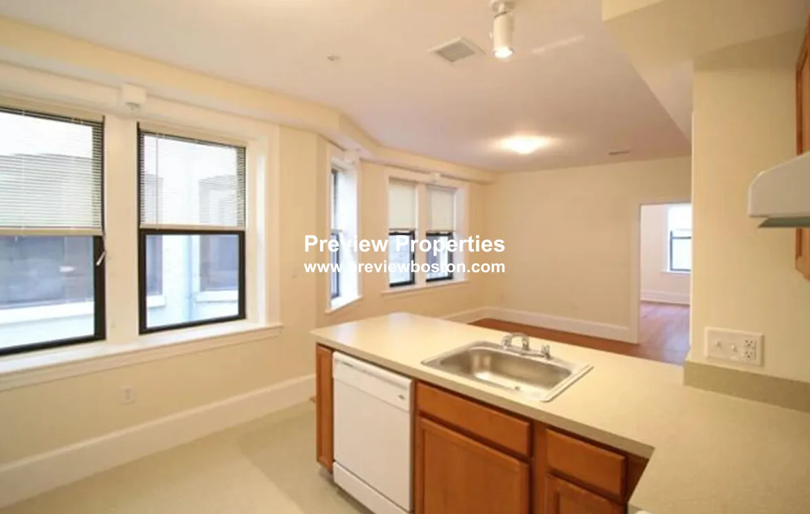 881 Massachusetts Ave, Mid Cambridge