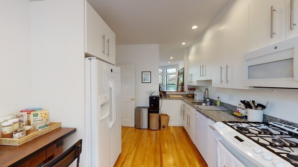 15 Roberts Rd, Harvard Square