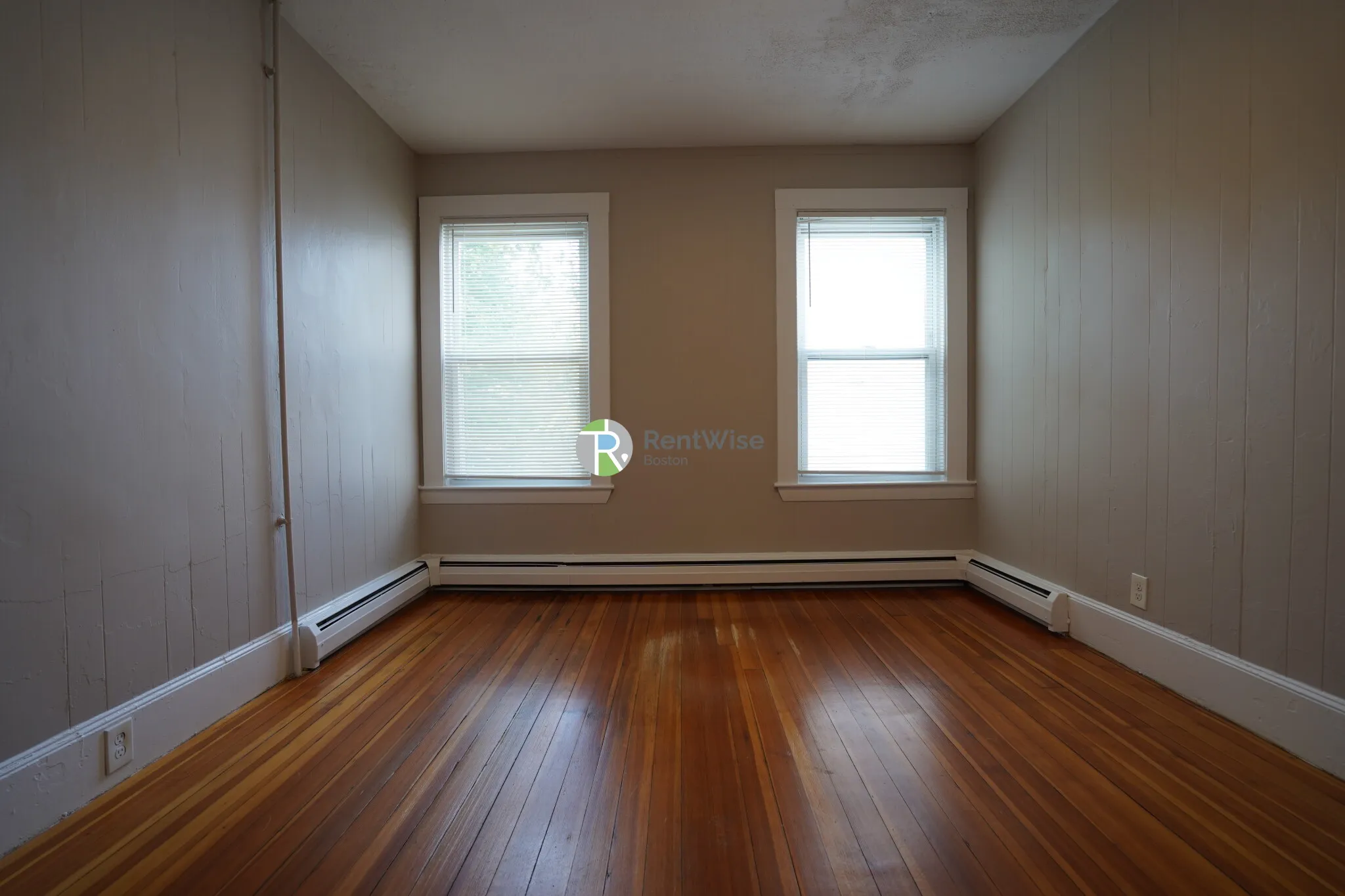 4 Ashford Ct, Allston