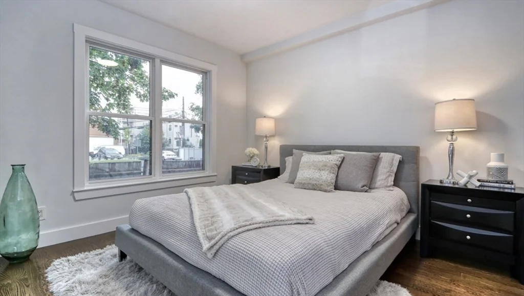 15 W Bellflower, Dorchester