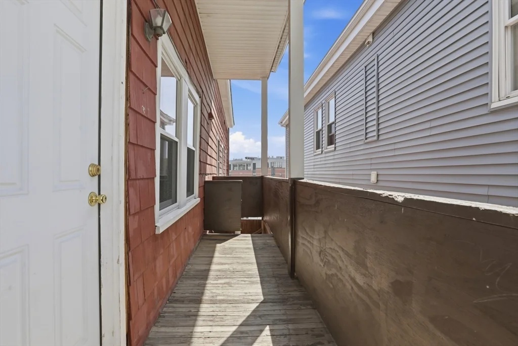 176 Ferry St, Everett