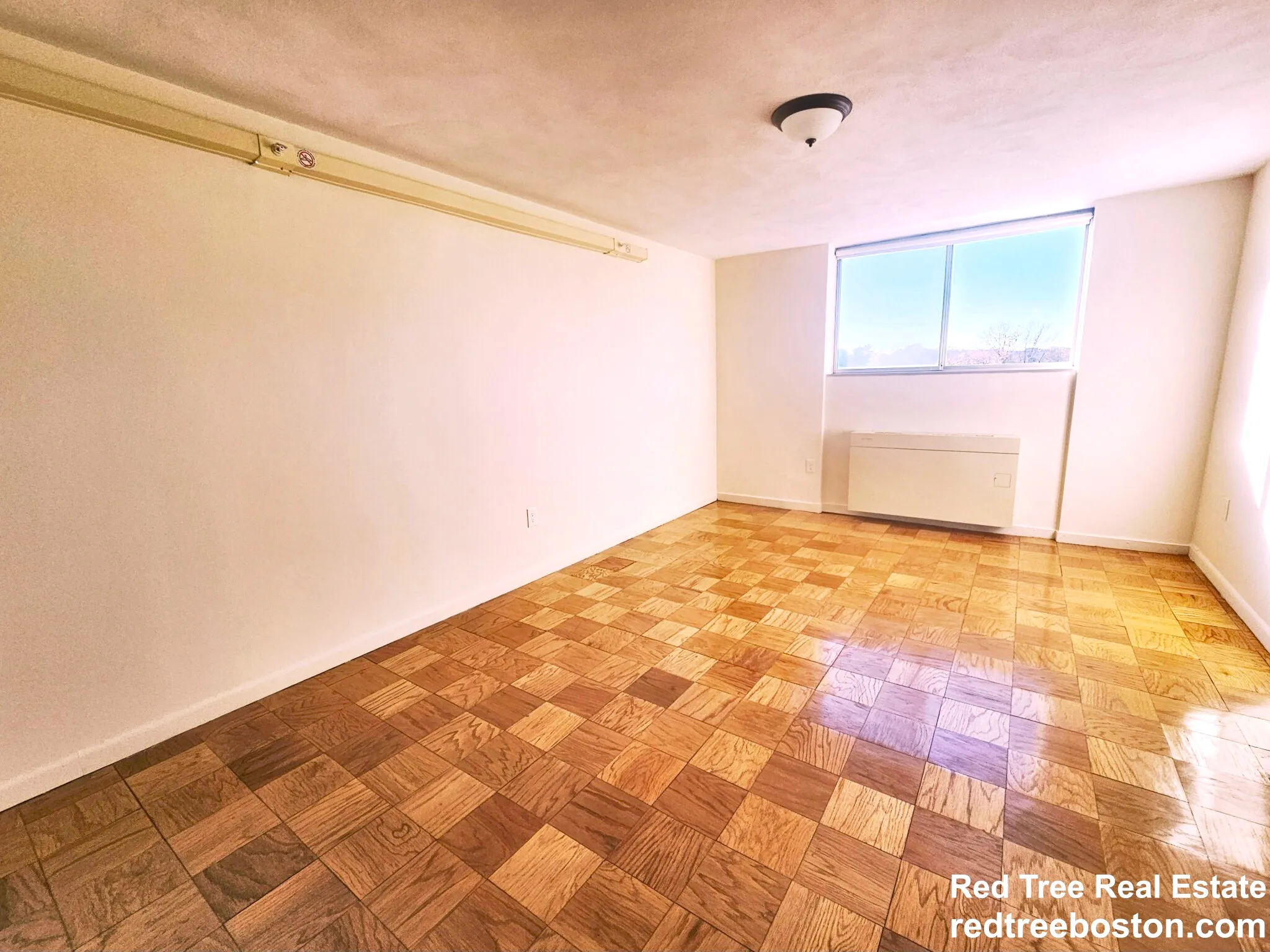 101 Monmouth St, Longwood