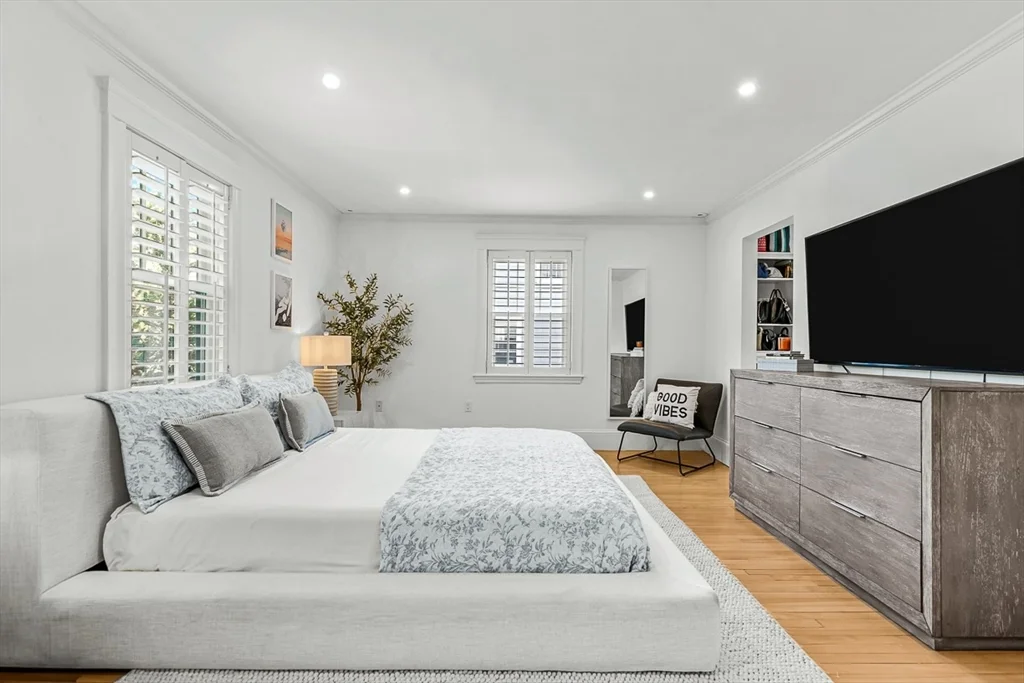 54 Wedgemere Ave, Wedgemere