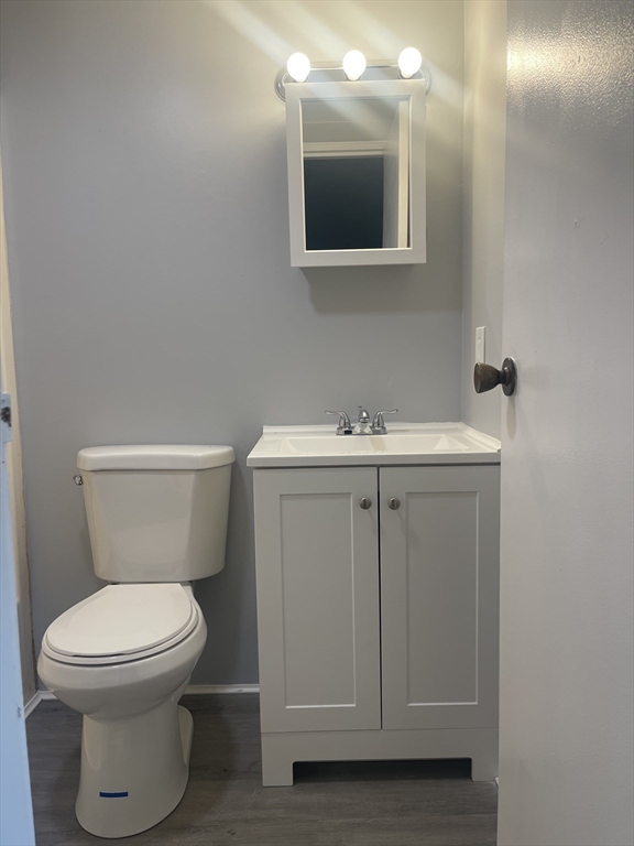 8 New Plainville Rd, New Bedford