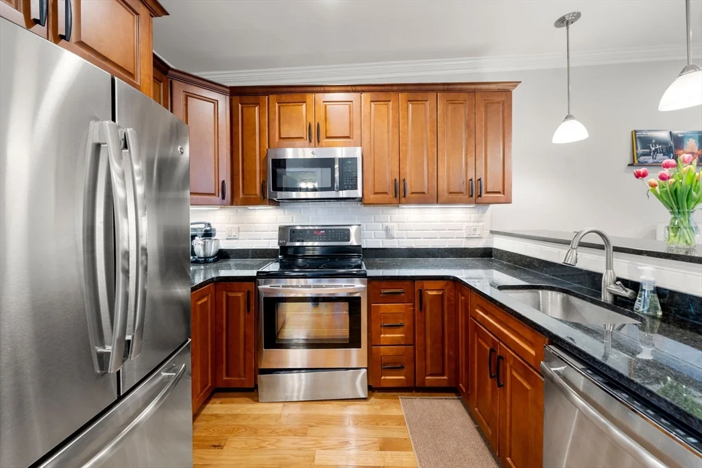 695 E 8th St, South Boston