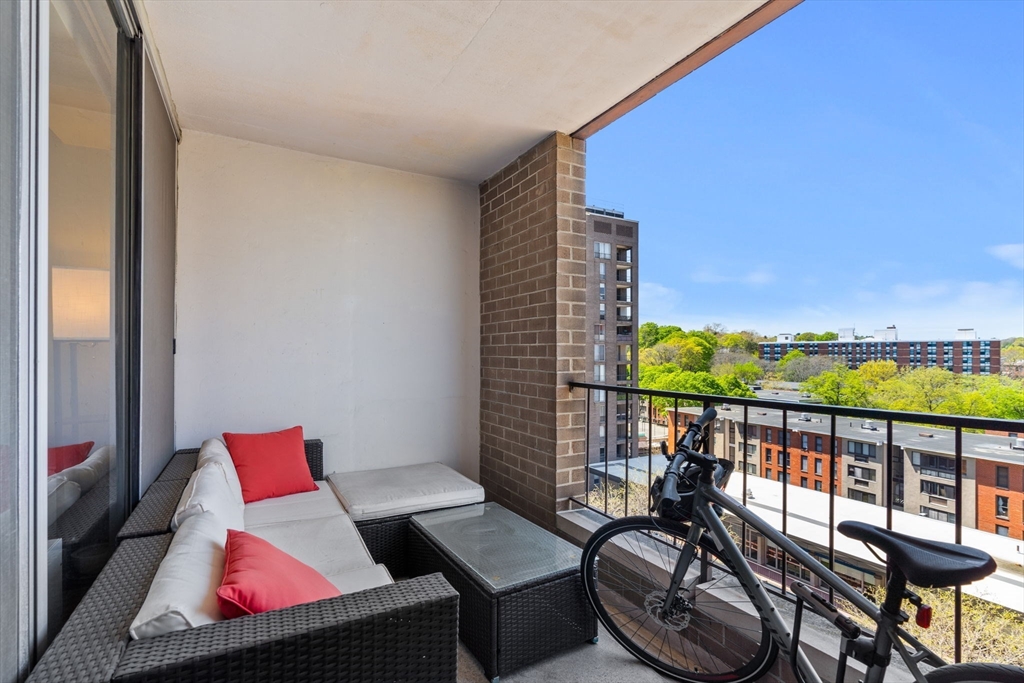 33 Pond Ave, Brookline