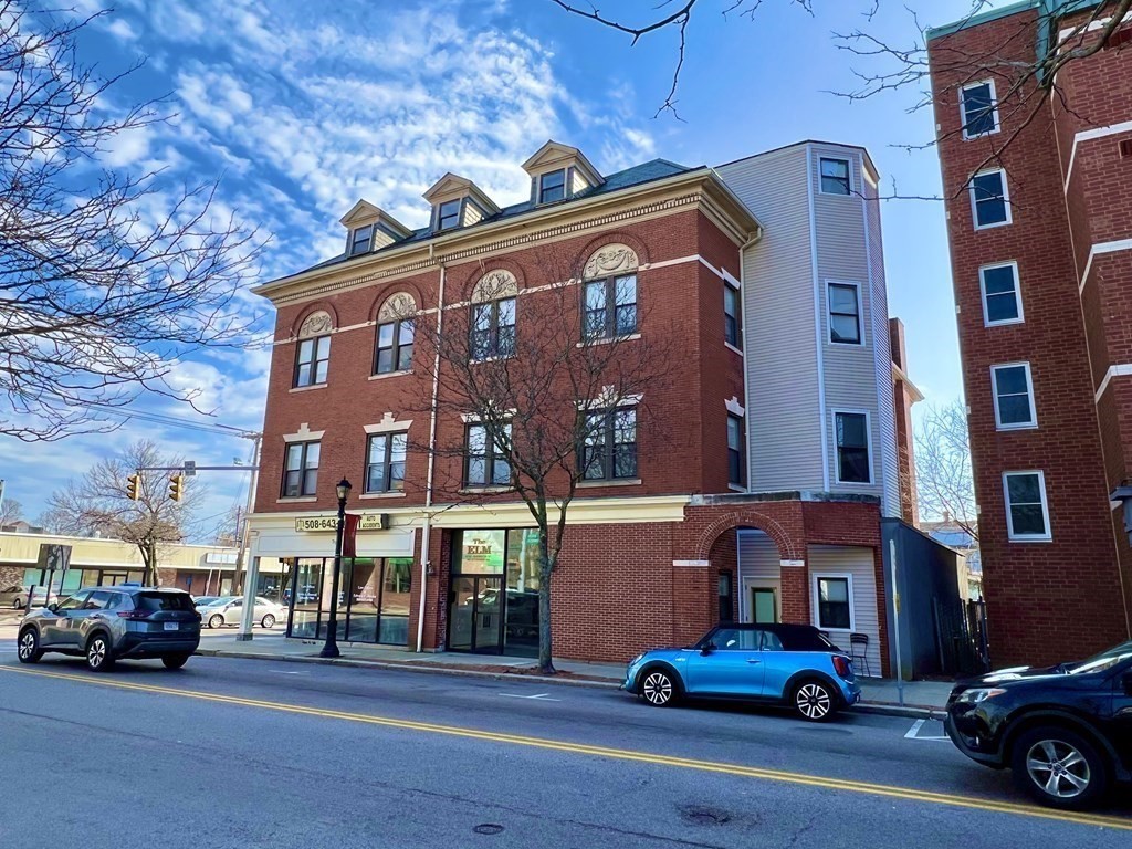 6 S Washington St, North Attleboro