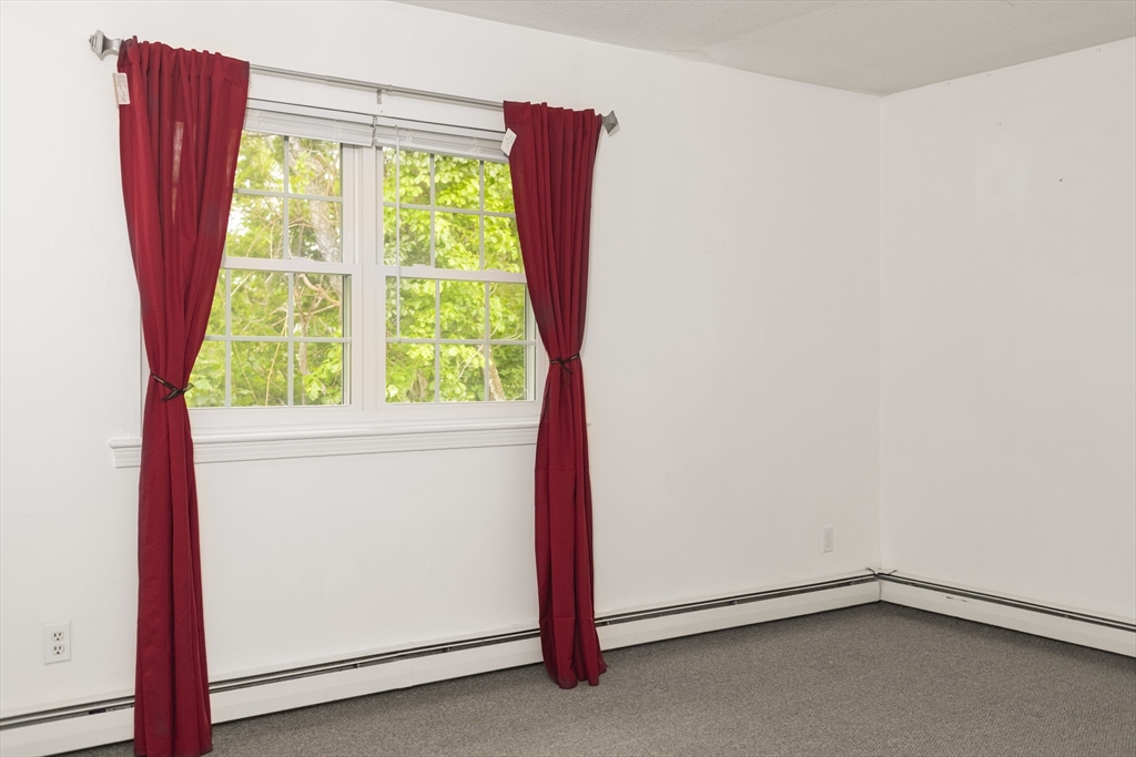 7 Chapel Hill Dr, Plymouth