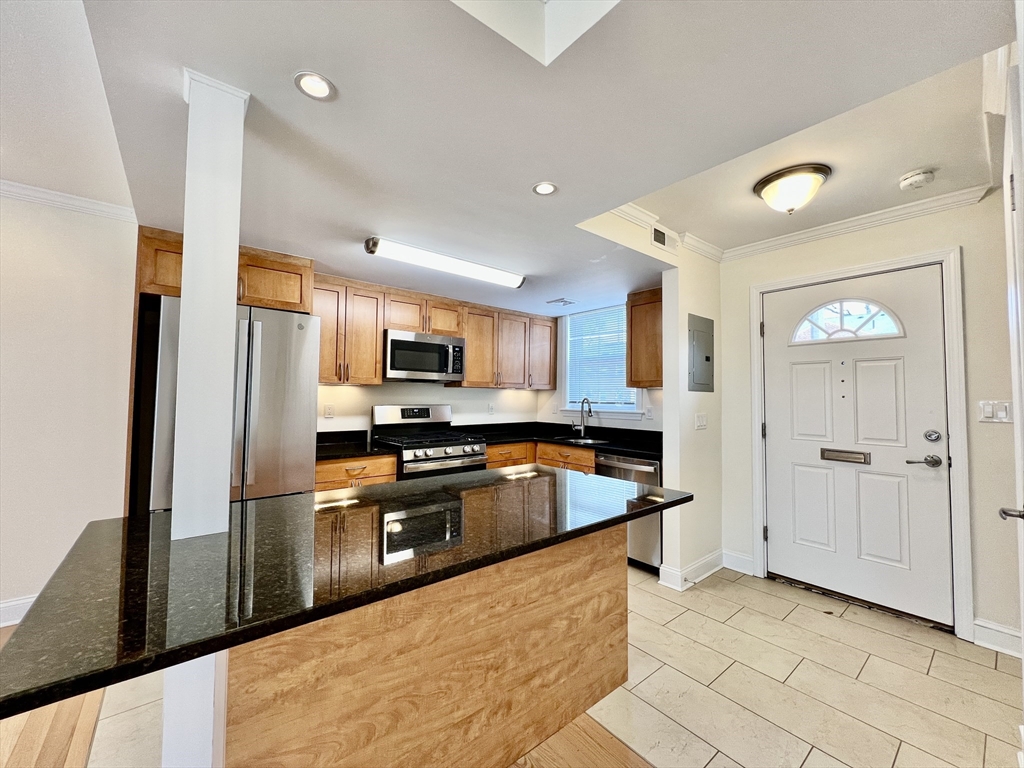 180 Thornton Rd, Chestnut Hill