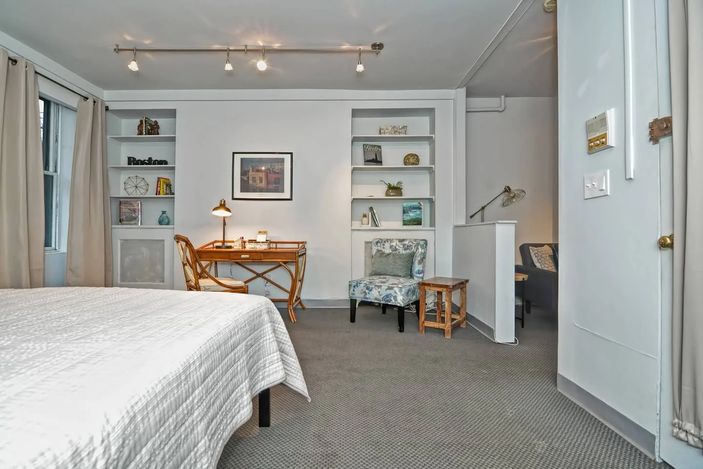 49 Charles St, Beacon Hill